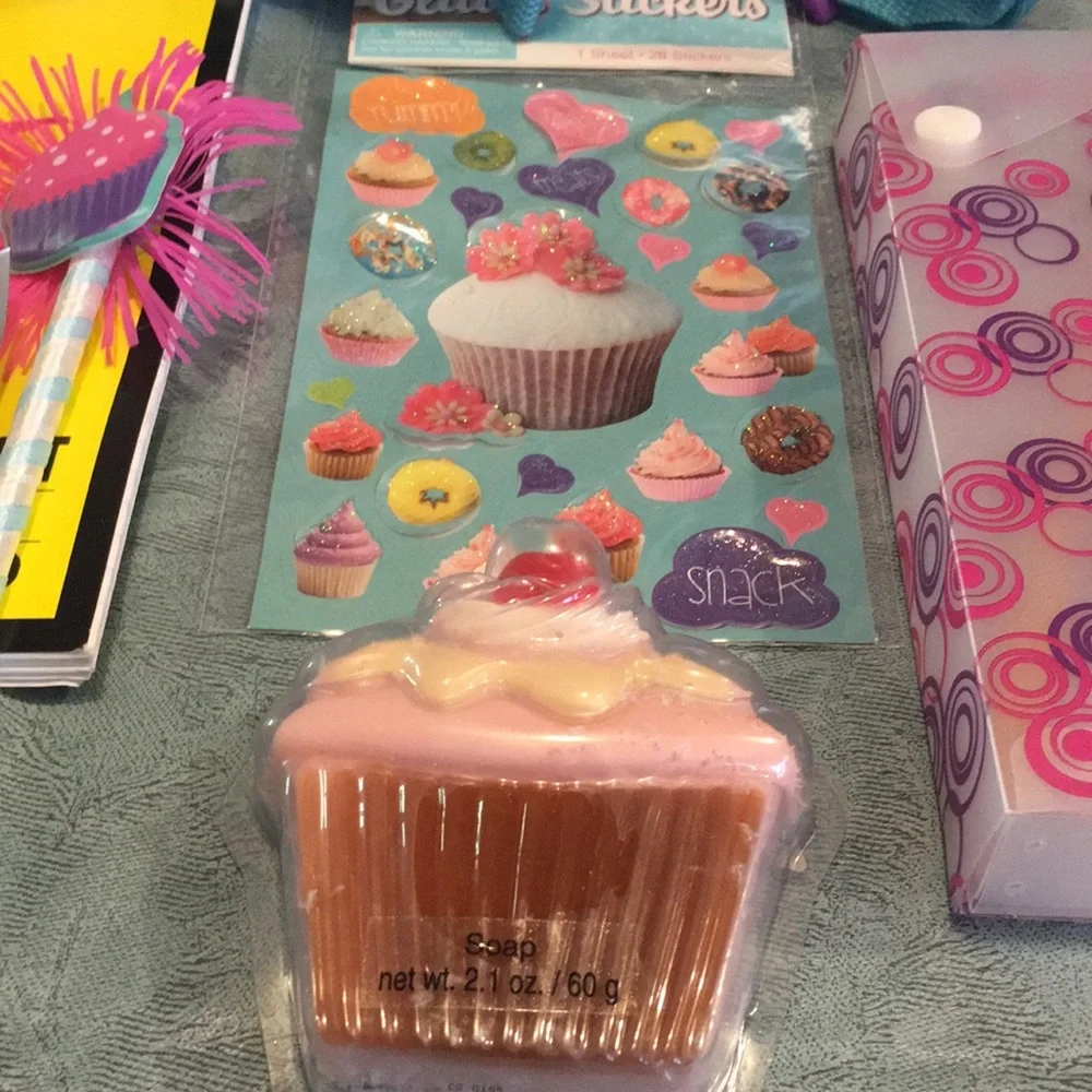 Cupcake Backpack 13pc Sweet cupcake Treasures NEW full of matching Cupcake Gifts